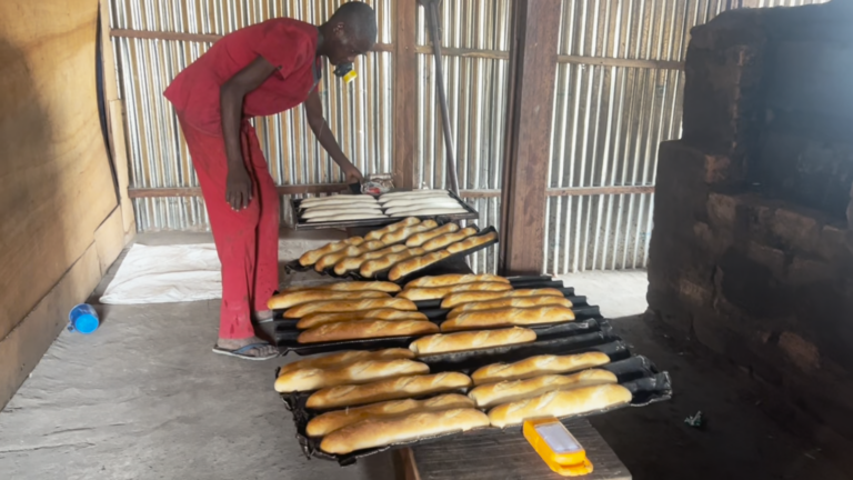 L’Apprentissage des Jeunes Garçons de la Communauté de Maluku au Sein de la Boulangerie